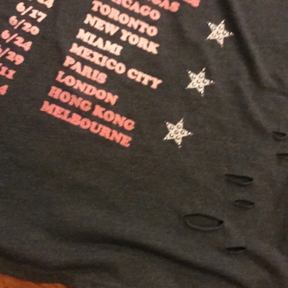 6/$20 LIKE new Children’s place XL shirt